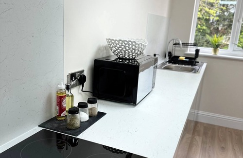 Eastbourne Apartment | Two-bedroom Apartament Central Eastbourne, Garden, Contractors Welcome