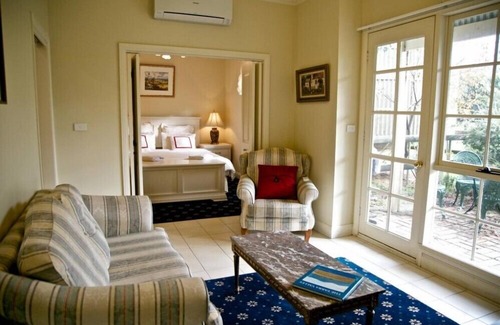 Yarra Glen Bed & Breakfast | Two-Bedroom Apartment with Spa Bath Yarra valley