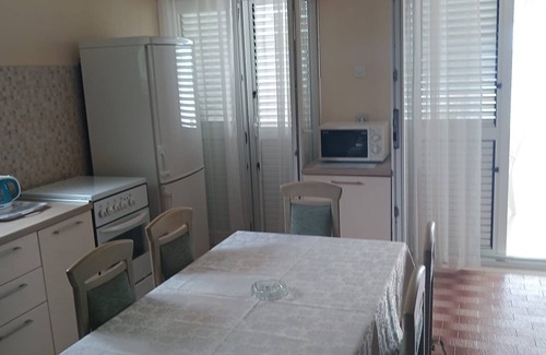 Seget Vranjica Apartment | Two bedroom apartment near beach Seget Vranjica, Trogir (A-1051-b)
