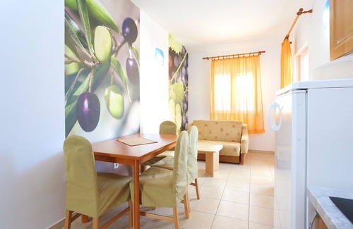 Seget Vranjica Apartment | Two bedroom apartment near beach Seget Vranjica, Trogir (A-13771-b)