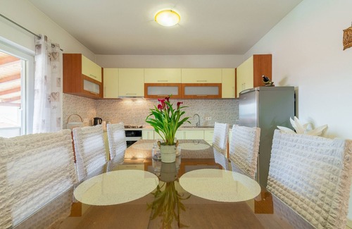 Bibinje Apartment | Two bedroom apartment with terrace and sea view Bibinje, Zadar (A-17554-a)