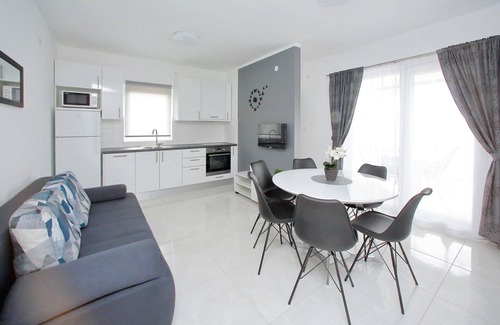 Bibinje Apartment | Two bedroom apartment with terrace Bibinje, Zadar (A-14436-b)