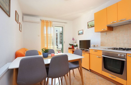 Ratac Apartment | Two bedroom apartment with balcony Makarska (A-13222-a)