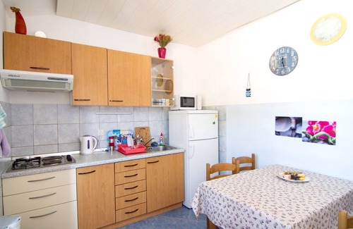 Stomorska Apartment | Two bedroom apartment with terrace and sea view Stomorska, Šolta (A-8650-a)