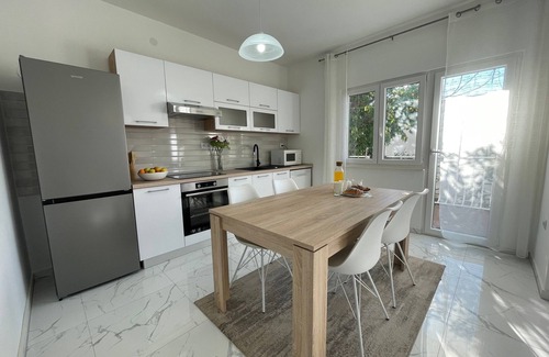 Vinisce Apartment | Two bedroom apartment near beach Vinišće, Trogir (A-16485-a)