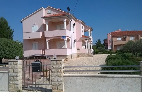 Vrsi Apartment | Two bedroom apartment with terrace Vrsi - Mulo, Zadar (A-5860-d)