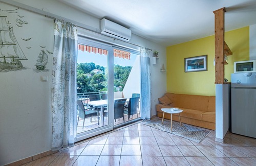 Cove Basina (Jelsa) Apartment | Two bedroom apartment near beach Basina, Hvar (A-11923-a)