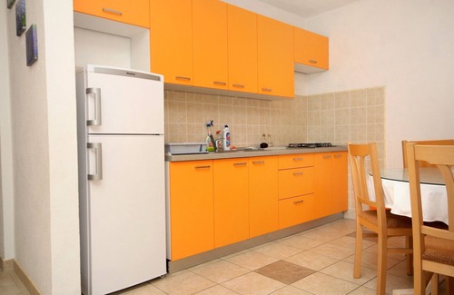 Gdinj Apartment | Two bedroom apartment near beach Cove Pobij, Hvar (A-8702-a)