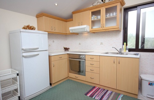 Municipality of Kali Apartment | Two bedroom apartment near beach Cove Mala Lamjana, Ugljan (A-347-b)