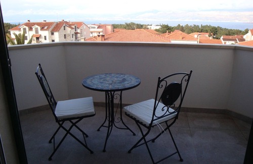 Supetar Apartment | Two bedroom apartment with balcony and sea view Supetar, Brač (A-16130-a)