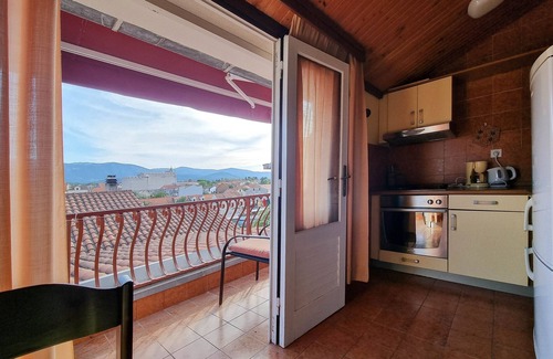 Vrboska Apartment | Two bedroom apartment with balcony and sea view Vrboska, Hvar (A-540-a)