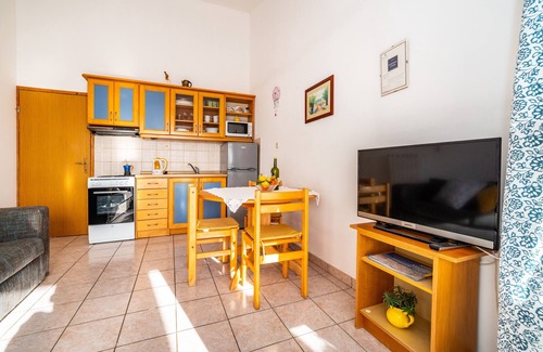 Mandre Apartment | Two bedroom apartment with terrace and sea view Mandre, Pag (A-13015-b)