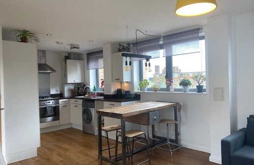 Hoxton Apartment | Two bedroom flat in Hoxton, sunny terrace, 10 mins from Old Street tube station