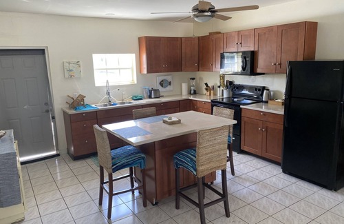 North District House | Two Bedroom/full kitchen - Ocean view - steps from dive shop/harbor/restuarant