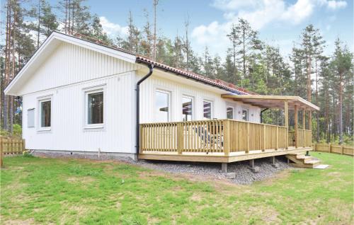 Hultsfred Municipality House | Two-Bedroom Holiday Home In Malilla