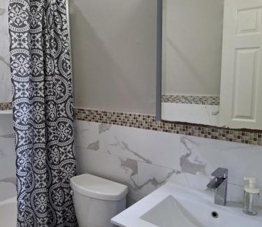 Teaneck House | Two-Bedroom Home Private Parking 25 min to NYC