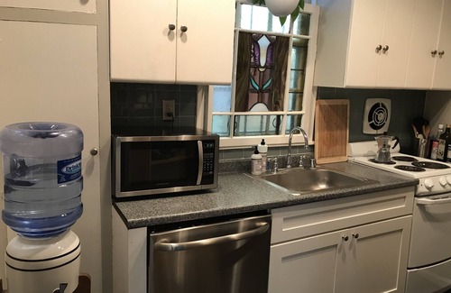 Foggy Bottom House | Two bedroom row house in Foggy Bottom — perfect for George Washington students