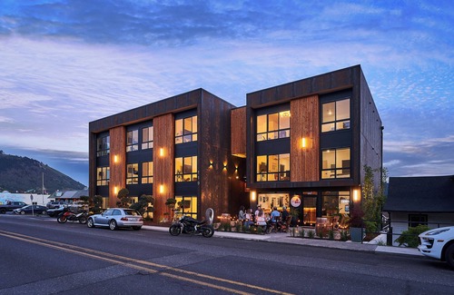 White Salmon Apartment | Two-bedroom suite-located downtown White Salmon, suite 4