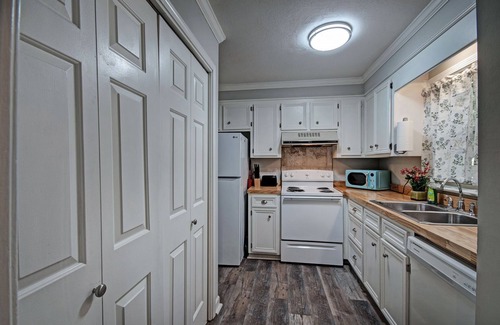 Tougaloo House | Two Bedroom Townhome Near Ridgeland Close to Water