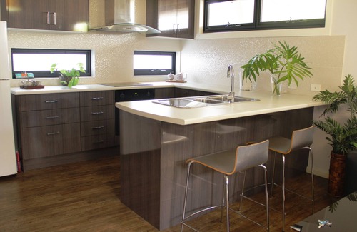 Manning House | Two bedroom villa, self contained, wifi, parking, big kitchen, private entrance
