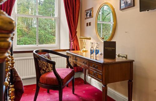 Two Bridges Hotel | Two Bridges Hotel