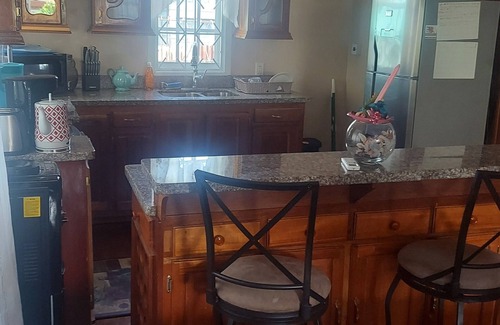 Georgetown Cottage | Two charming 2-bedroom cottages with AC and WiFi in delightful Queenstown Gtown
