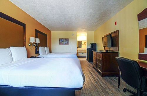 Conroe Hotel | Two Double Beds at Scottish Inns Shenandoah Woodlands Mall, Free Parking
