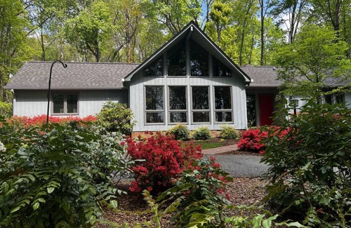 Stuart House | Two Kings, Hiking, Wineries, Hanging Rock State Park