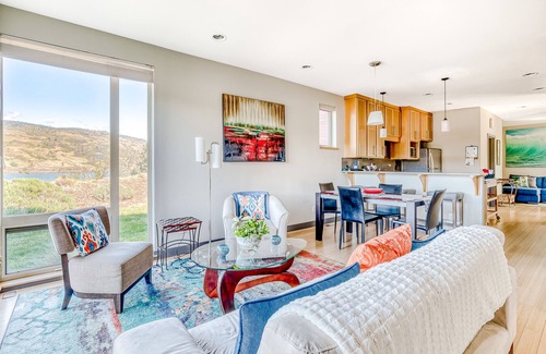 Mosier Condo | Two-level condo with majestic Columbia River view, patio, balcony & WiFi