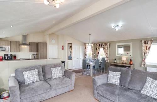 Cayton Bay House | Two Little Ducks