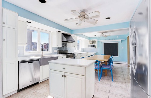 A-Zone House | TWO LIVING SPACES! BAYSIDE & CLOSE TO THE BEACH, GAME ROOM & BAR!