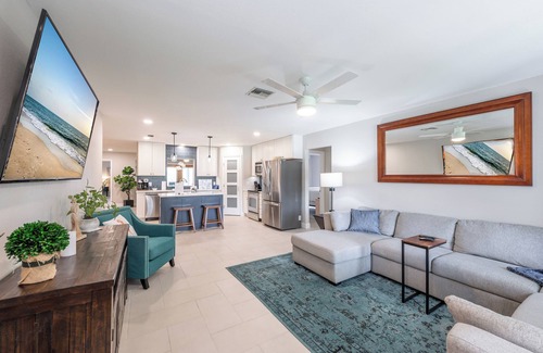 Willoughby Acres House | Two Master Suites, Fully Stocked Home w/Heated Pool & Spa Close to Everything