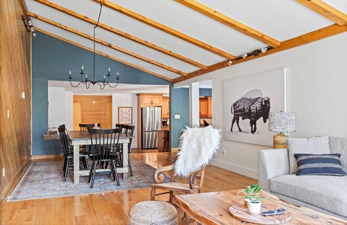 Johnson House | Two ponds, hot tub, sauna, 18 acres!