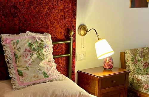 Reggio nell'Emilia Bed & Breakfast | Two Private Rooms: with 1 room, with 2 rooms. Kitchen Living Room Parking