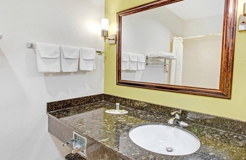 La Porte Hotel | Two Queen Beds Room, Scottish Inns, Guest Laundry, Complimentary Parking