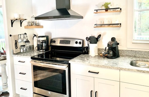 Fellowship House | Two Sisters Cottage Ocala 5 miles from WEC, 6 miles from HITS and much more