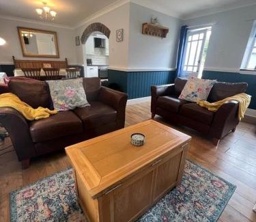 New Quay House | Ty Canol - Family Friendly Peaceful Cottage