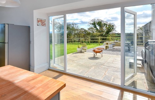 Llanerchymedd Other | Tŷ Carmel - Carmel House has breathtaking mountain views, hot tub & wood burner!