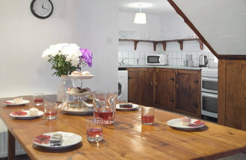 Llanybydder Cottage | Ty Ceffylau - UK46190