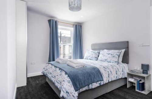 Glynneath House | Ty Gwladus a Einion by Wales Escapes