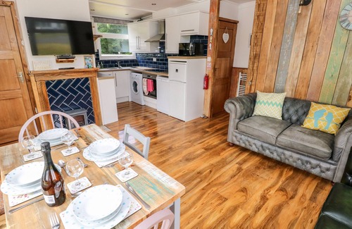 Haverfordwest Cottage | TY HAF, romantic, character holiday cottage, with a garden in Roch