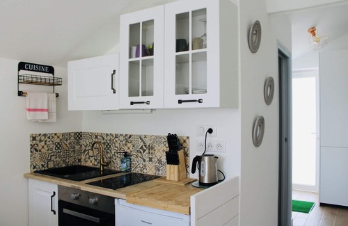 Morbihan Apartment | Ty Miracle - Studio 50mètres plage - wifi -parking