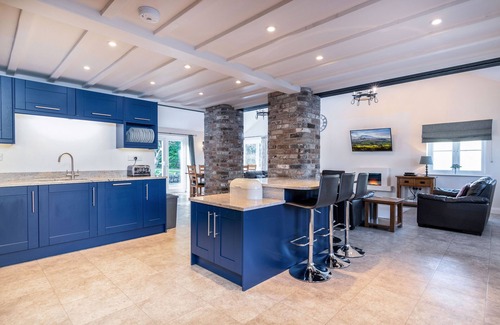 Llanrwst Cottage | Ty r Efail - Three Bedroom Cottage, Sleeps 8