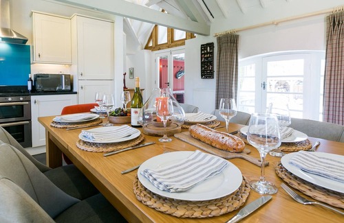 Newborough Cottage | Ty Siam - sleeps 8 guests in 4 bedrooms