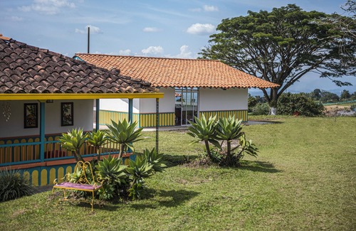 Alcala House | Typical and Modern Lodging in the Coffee Triangle