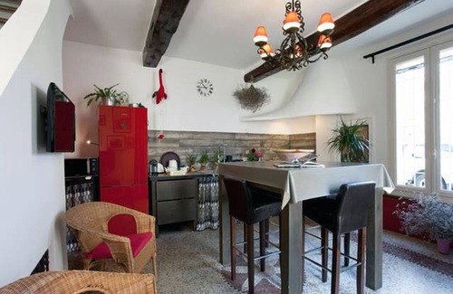 Arles City Centre House | Typical Arlesian House with Terrace and Garage