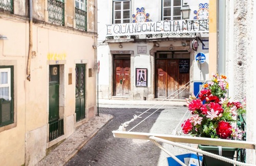 Encarnacao Apartment | Typical Bairro Alto Apartment Lisbon
