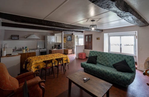 Saint-Aignan House | Typical Breton house with large garden near lake guerlédan