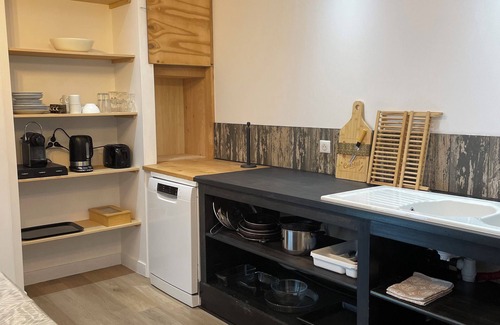 Migron House | Typical Charente farmhouse with enclosed garden planted with trees.