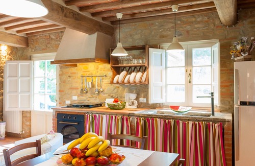 Capannori House | Typical Tuscan house: swimming pool enclosed garden air conditioning fireplace